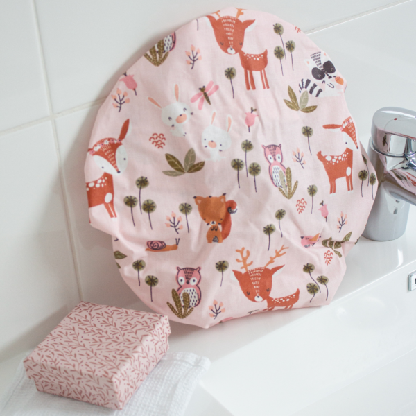 Charlotte taille enfant pour protéger de l'eau ou lors de soin