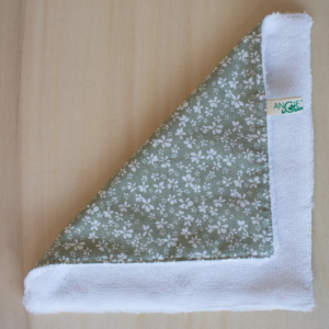Serviette pour le visage fleuri vert