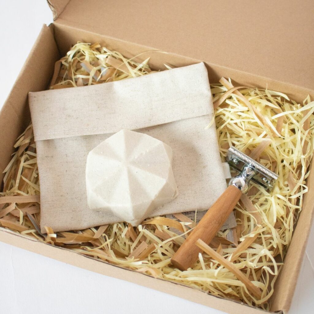 Coffret de rasage avec un rasoir et un pain de rasage