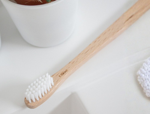 brosse a dents en bois angiebegreen